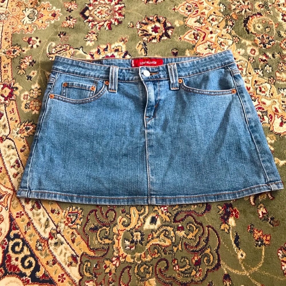 Cute Levi’s denim skirt